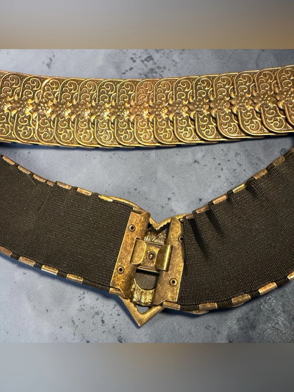 Vintage-Inspired Gold Heart Belt with Floral Cameo